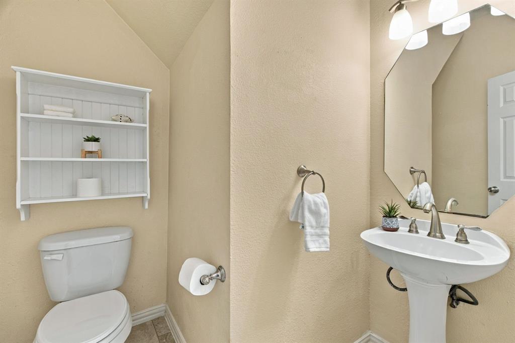 5904 Highland Hills Lane, Colleyville, TX 76034 5904 Highland Hills Lane, Colleyville, TX 76034