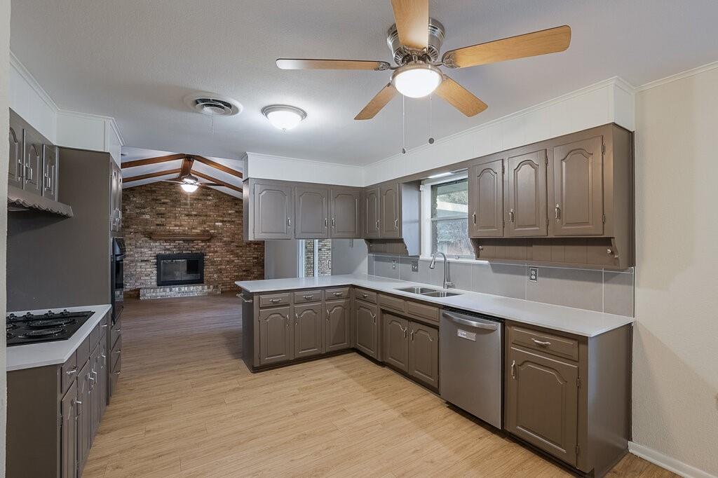 2709 Larkin Avenue, Fort Worth, TX 76133