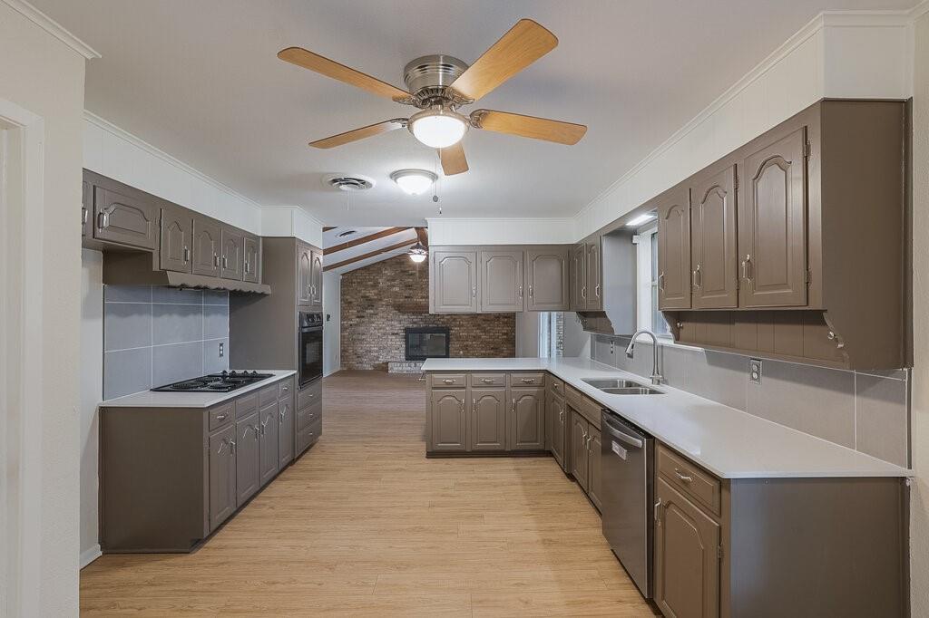 2709 Larkin Avenue, Fort Worth, TX 76133