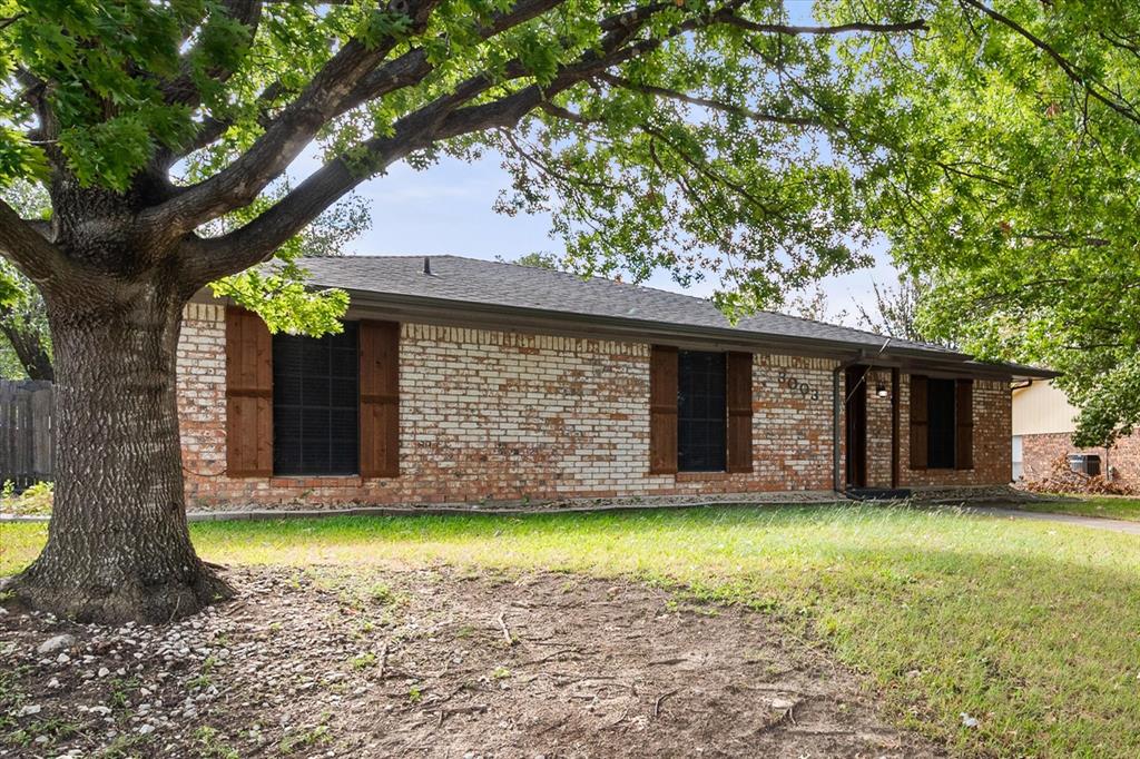 3003 Linda Drive, Ennis, TX 75119