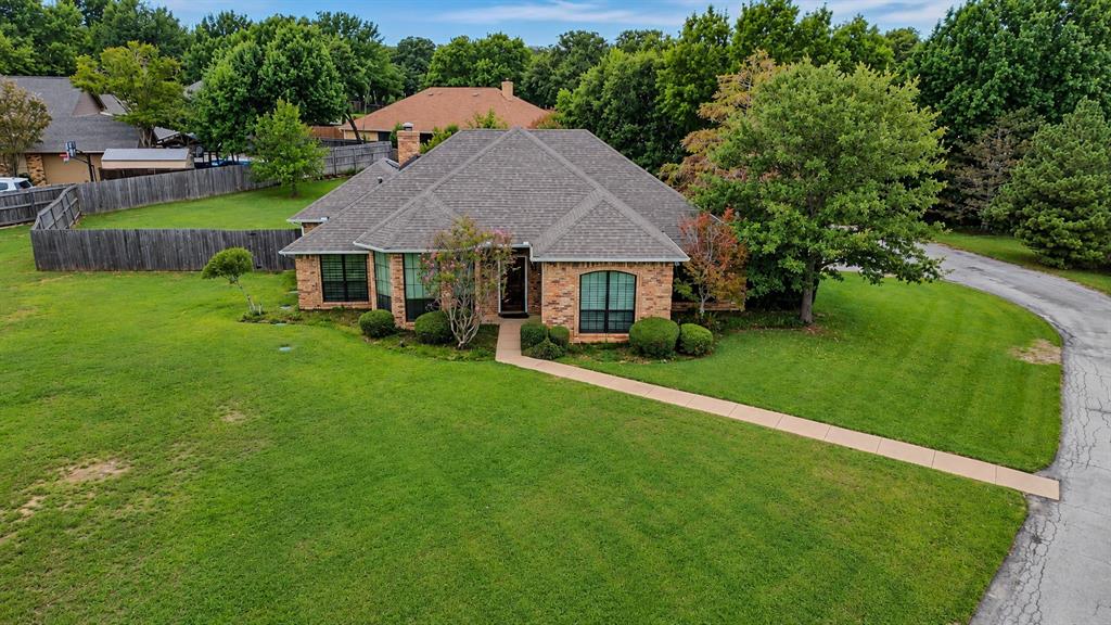 104 Lakeridge Court, Weatherford, TX 76087