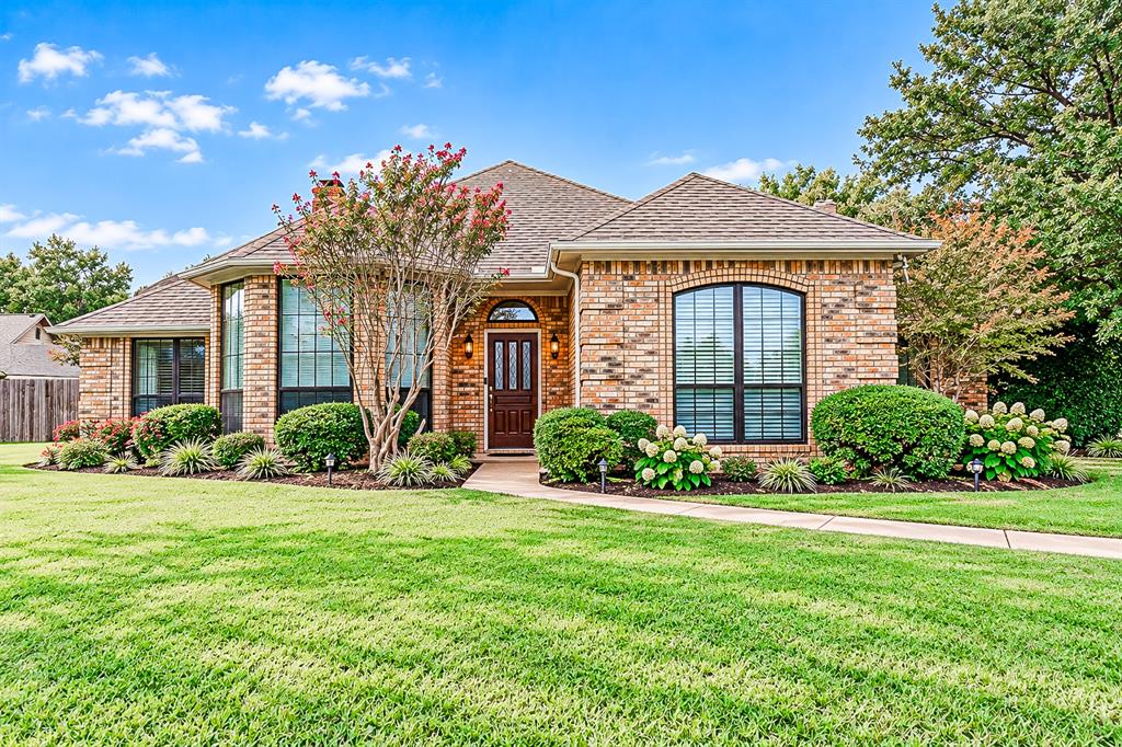 104 Lakeridge Court, Weatherford, TX 76087