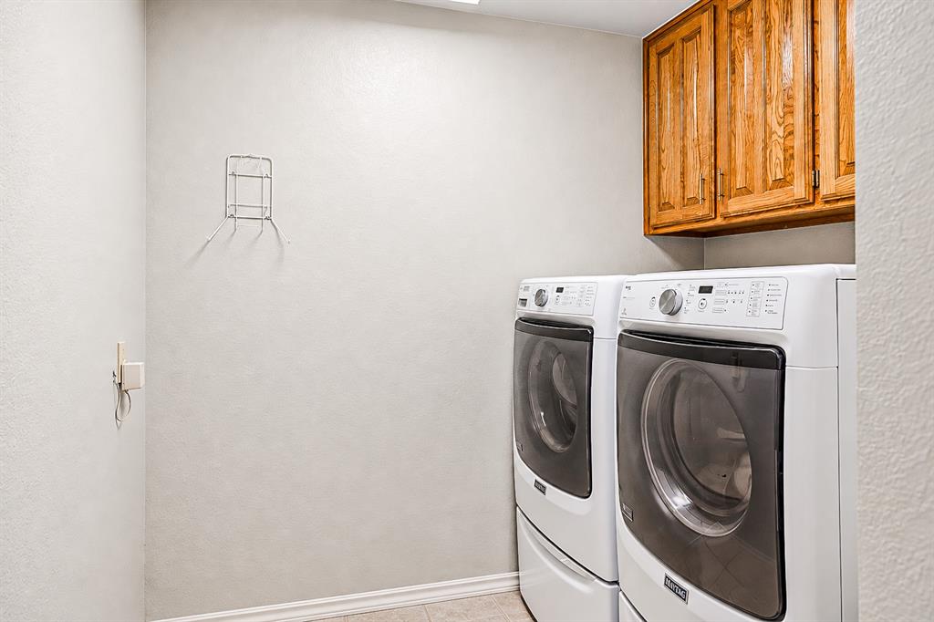 104 Lakeridge Court, Weatherford, TX 76087