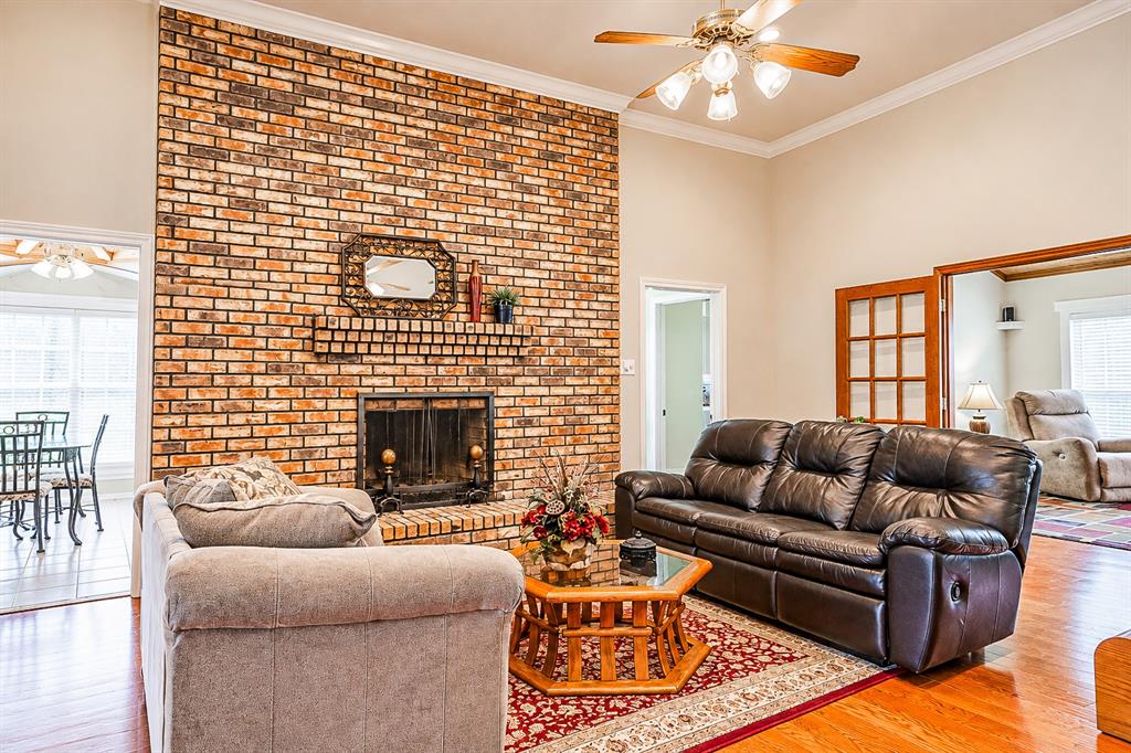 104 Lakeridge Court, Weatherford, TX 76087