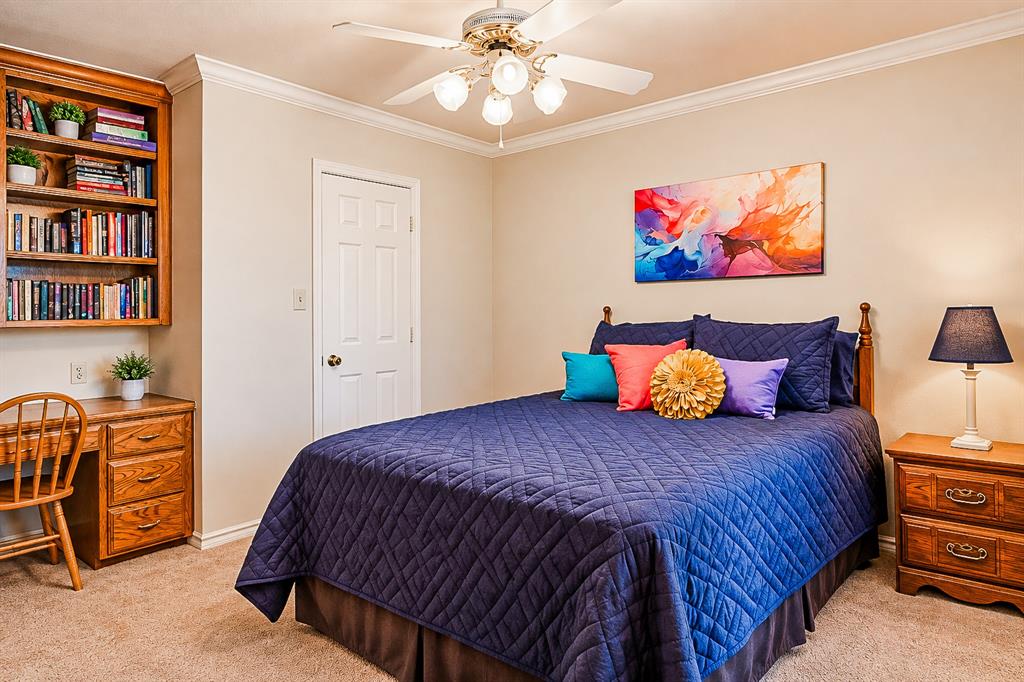 104 Lakeridge Court, Weatherford, TX 76087