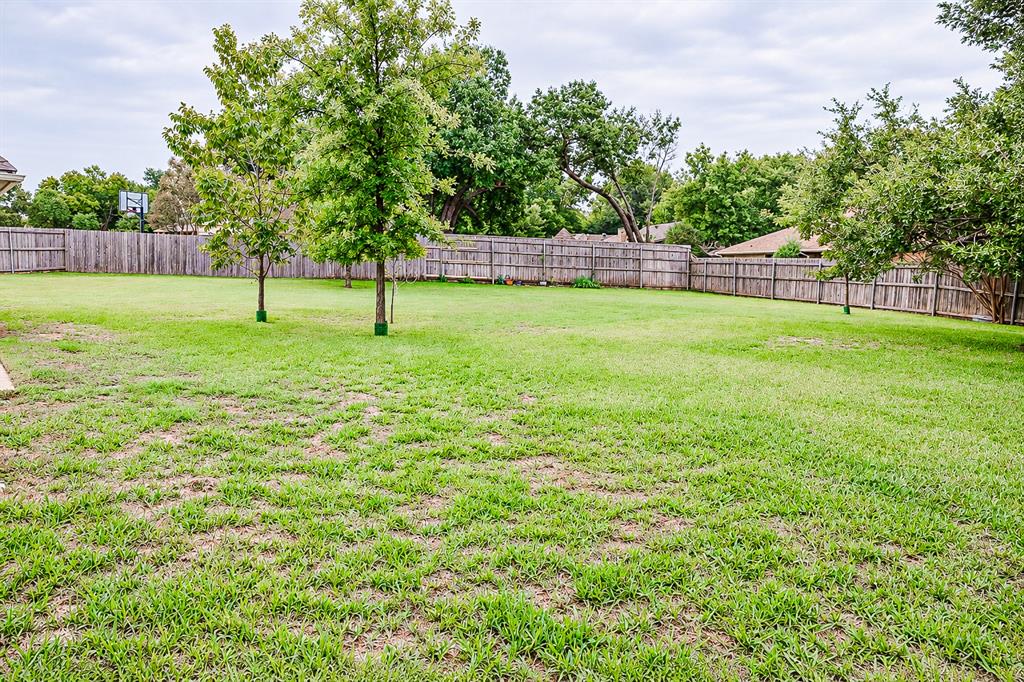 104 Lakeridge Court, Weatherford, TX 76087