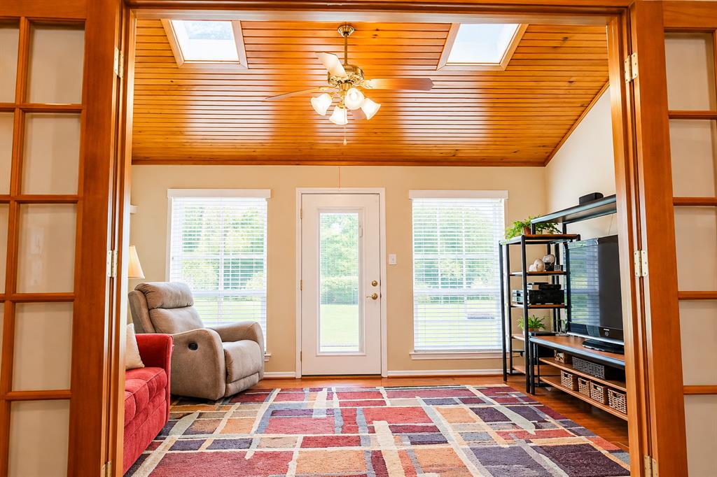 104 Lakeridge Court, Weatherford, TX 76087