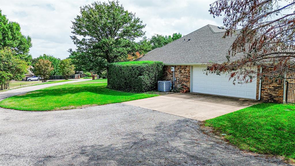 104 Lakeridge Court, Weatherford, TX 76087