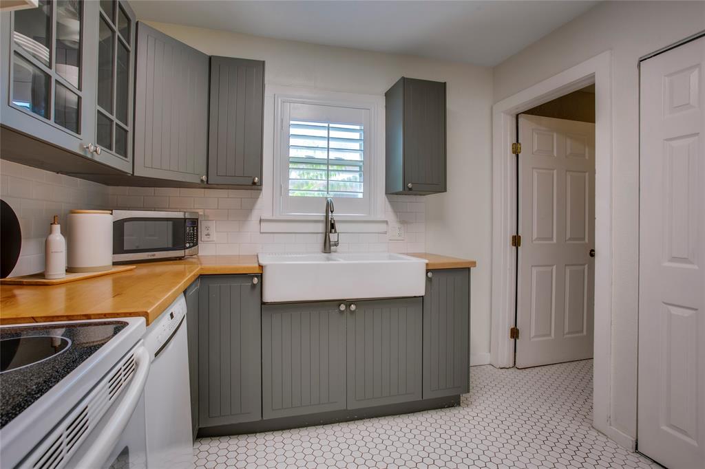 2745 Ivandell Avenue, Dallas, TX 75211