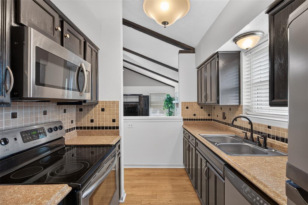 Kitchen 3 - Built in Mircowave & Tile Back Splash
