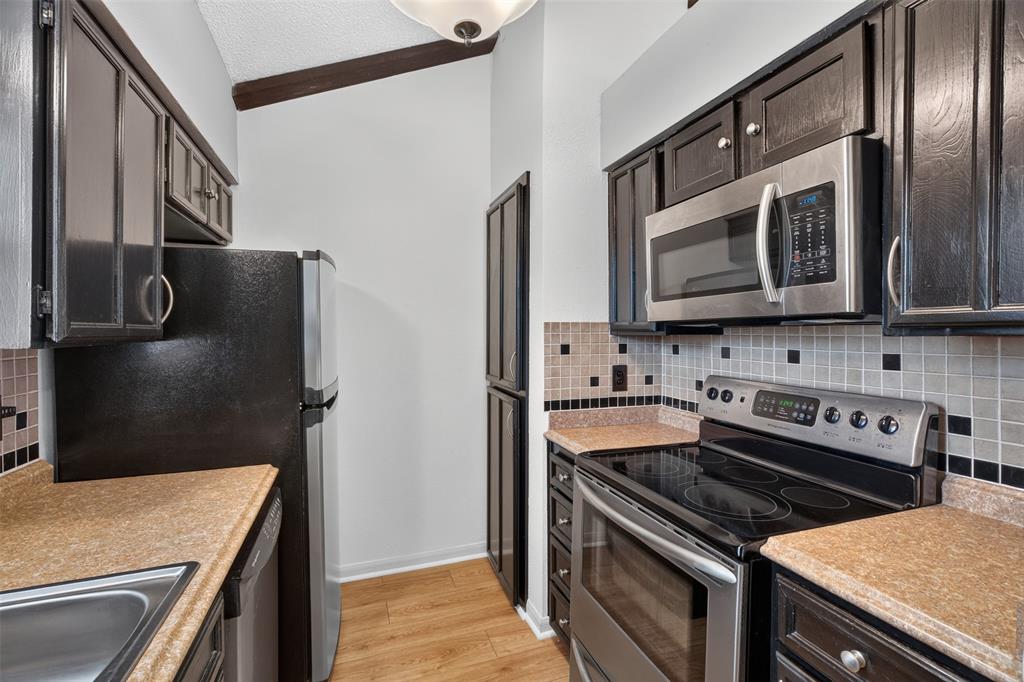 Kitchen 2 - Flat Glass Top Electric Range