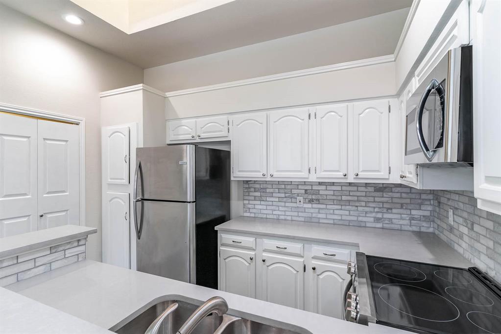 9709 Springtree Lane, Dallas, TX 75243