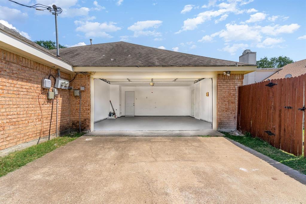 9709 Springtree Lane, Dallas, TX 75243
