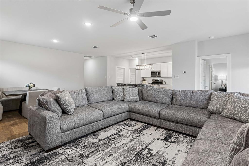 914 Rosemary Hill Drive, Princeton, TX 75071