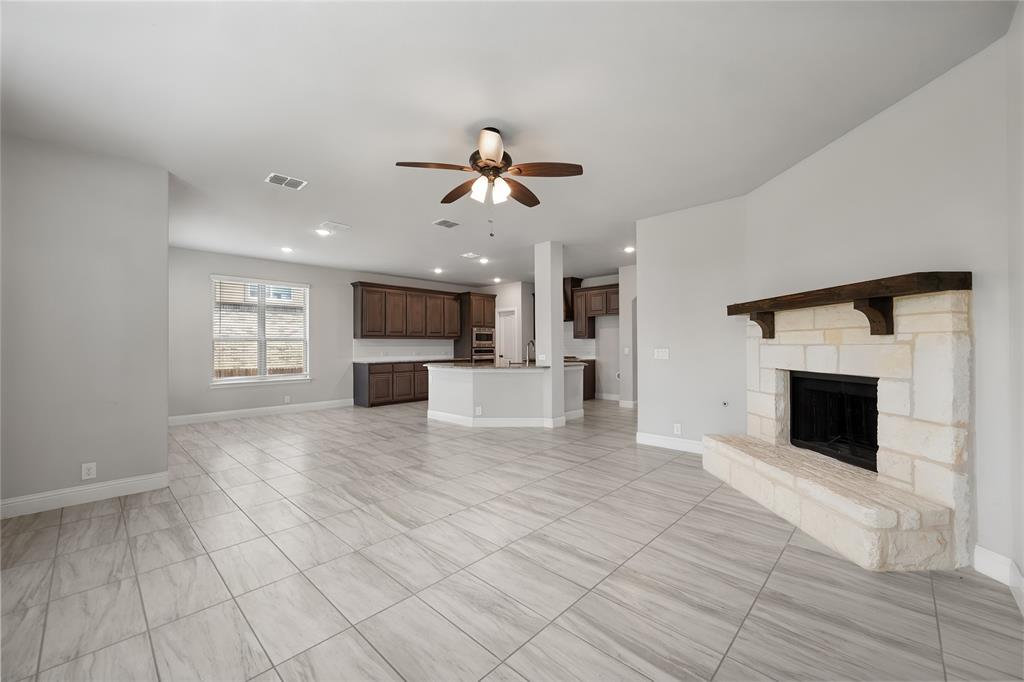 807 Imperial Way, Mansfield, TX 76063