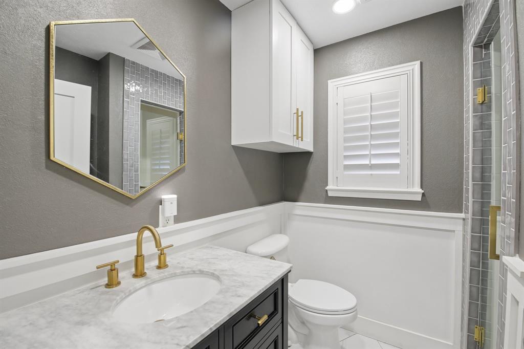 Bath #3 near kitchen and split guest room