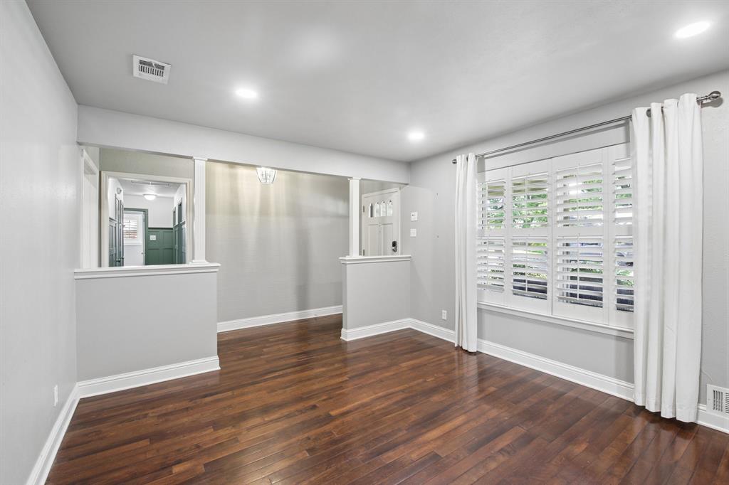 Formal living off of entry