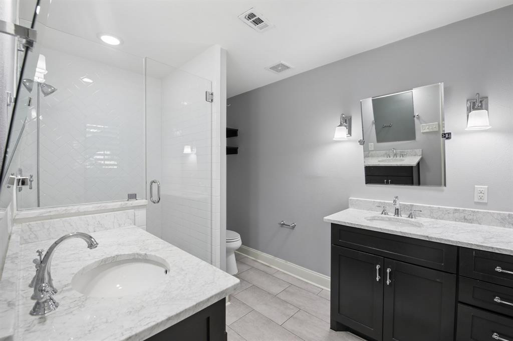 ensuite bath. dual vanities & sinks