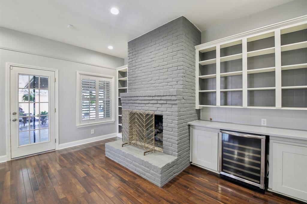 Built-n wine refrigerator