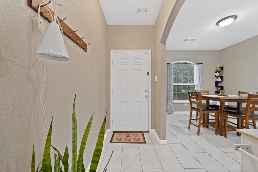 6148 Chalk Hollow Drive, Fort Worth, TX 76179