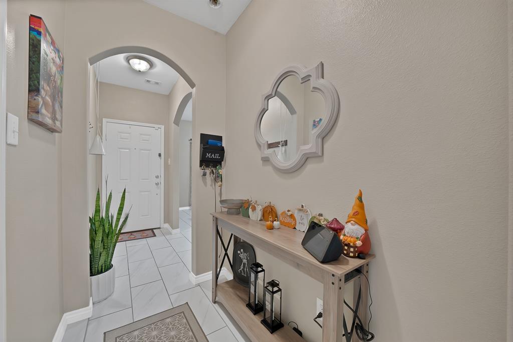 6148 Chalk Hollow Drive, Fort Worth, TX 76179