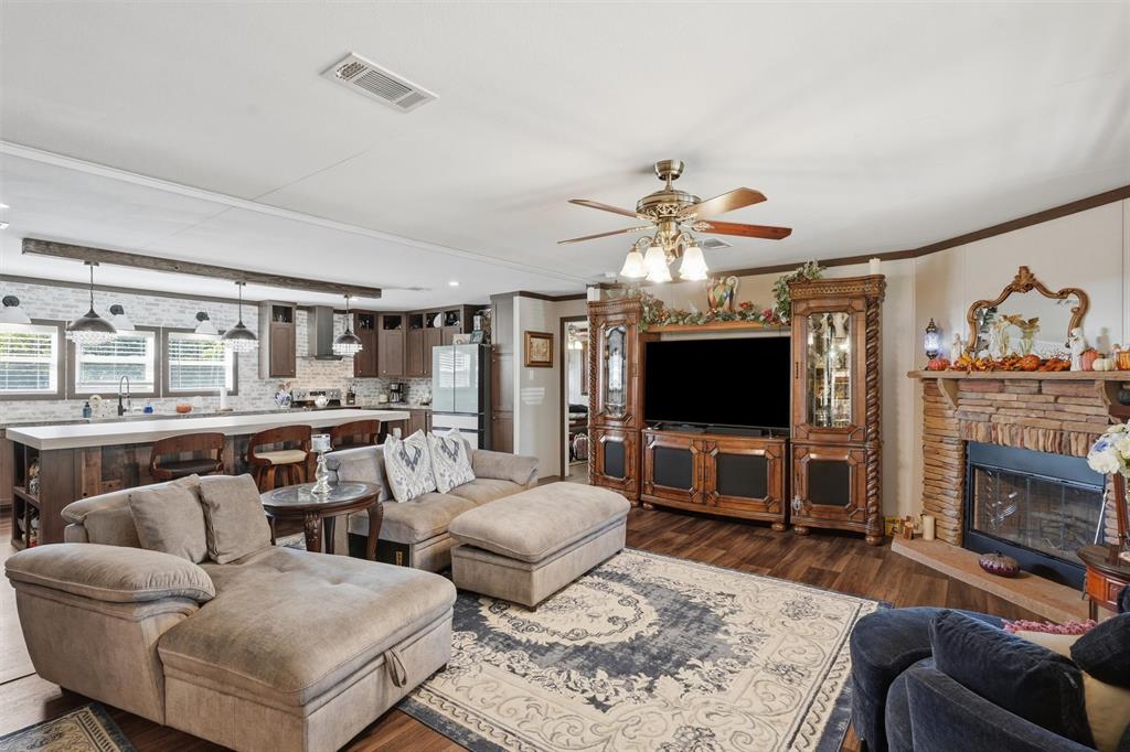 6200 S Lakeside Hills Court, Granbury, TX 76048