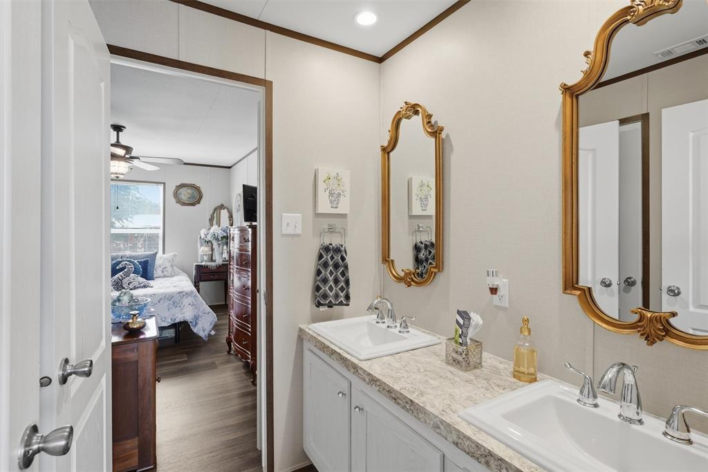 6200 S Lakeside Hills Court, Granbury, TX 76048