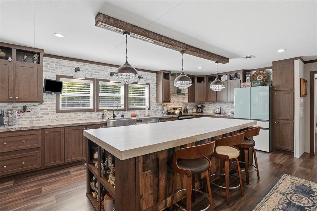 6200 S Lakeside Hills Court, Granbury, TX 76048