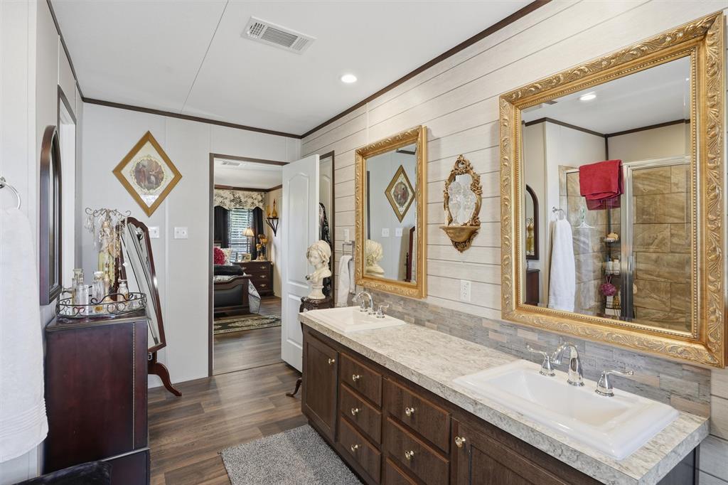 6200 S Lakeside Hills Court, Granbury, TX 76048