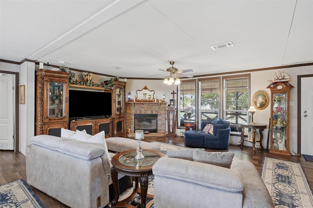 6200 S Lakeside Hills Court, Granbury, TX 76048