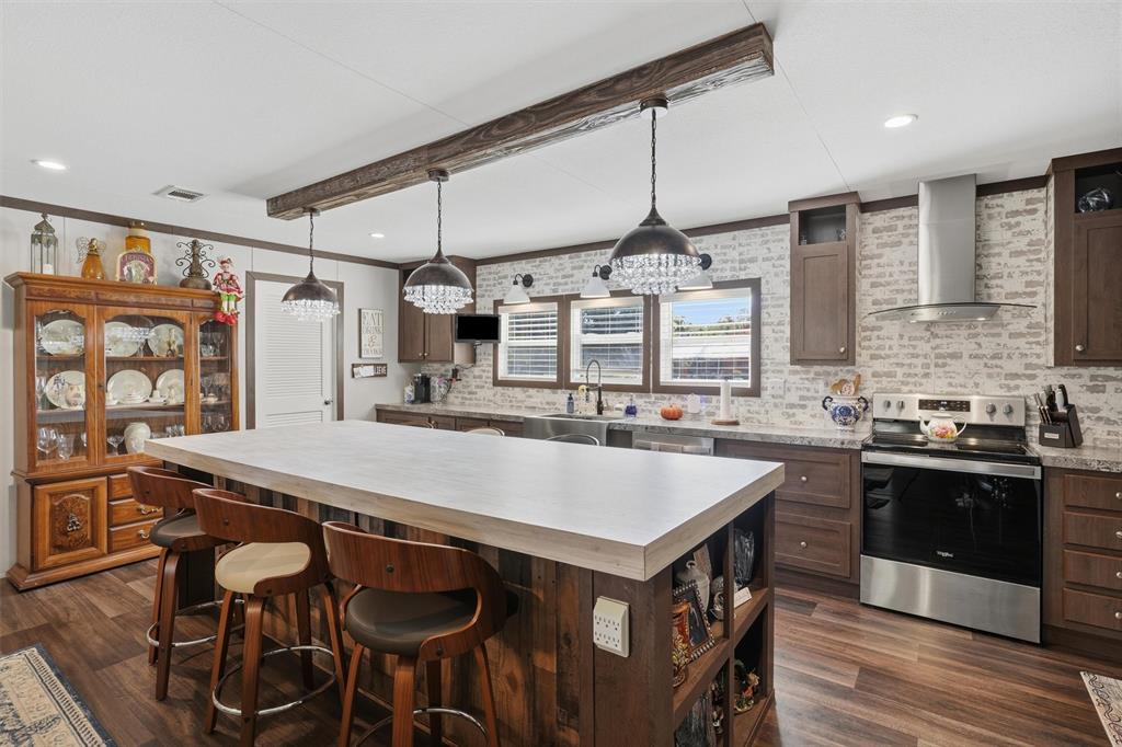 6200 S Lakeside Hills Court, Granbury, TX 76048