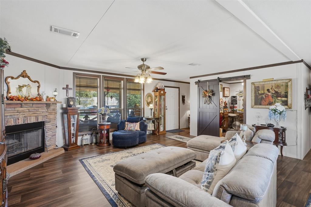 6200 S Lakeside Hills Court, Granbury, TX 76048