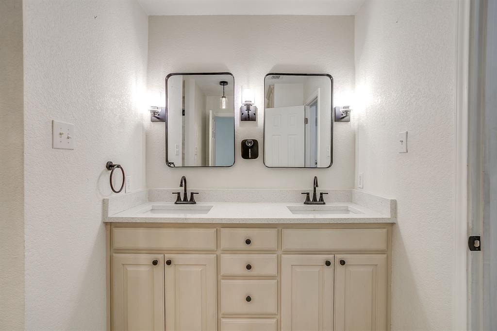 120 Hillside Court, Aledo, TX 76008