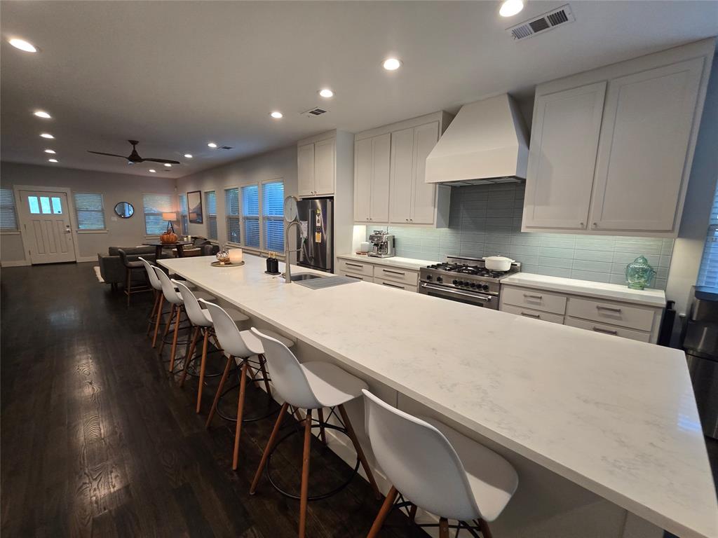 618 N Clinton Avenue, Dallas, TX 75208