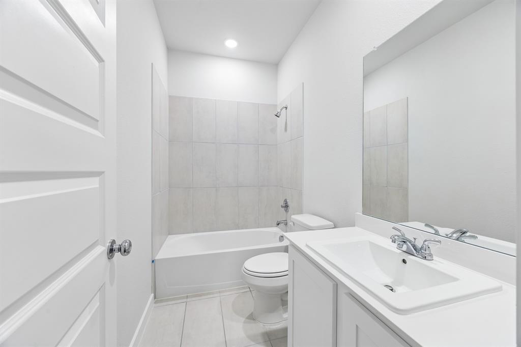Bathroom in the Cedar home plan – REPRESENTATIVE PHOTO