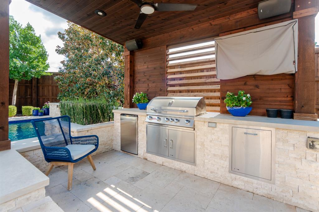 Outdoor Kitchen