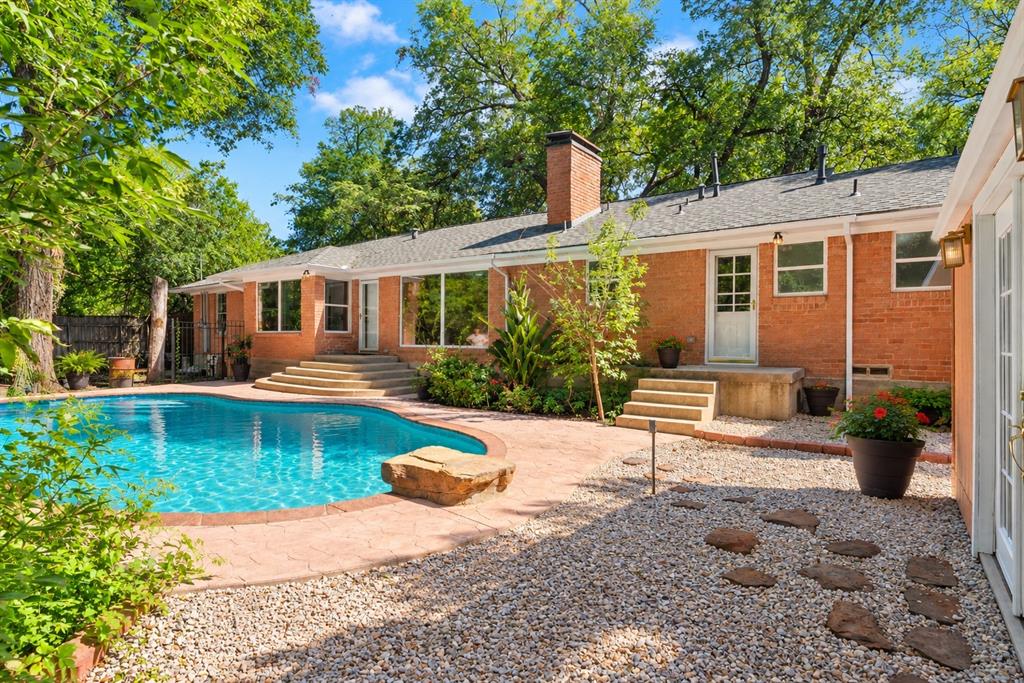 Sunny Brick House Pool Retreat