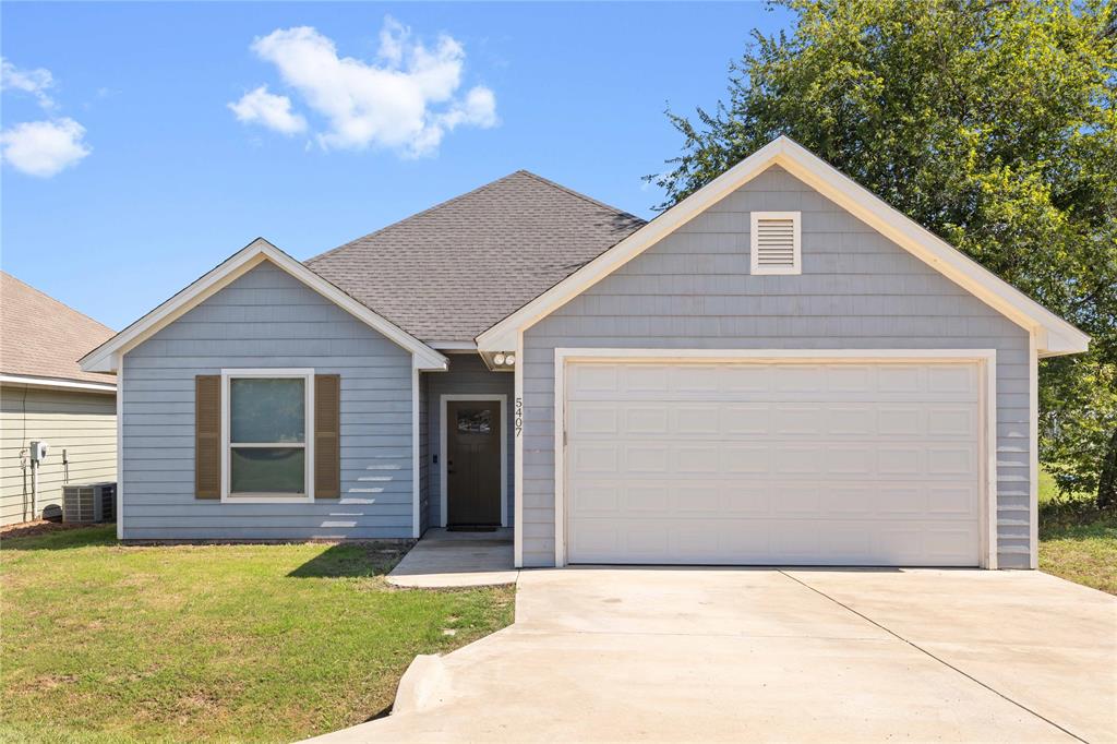 5407 Arrowhead Drive, Granbury, TX 76048