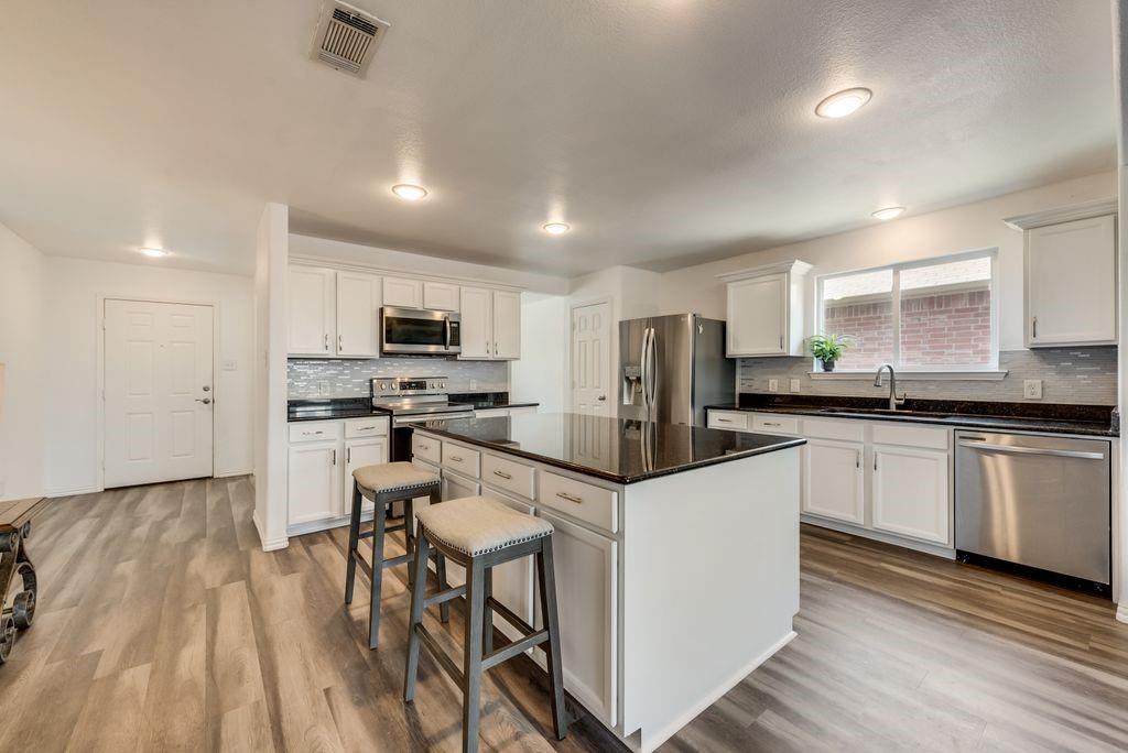 6916 Derbyshire Drive, Fort Worth, TX 76137
