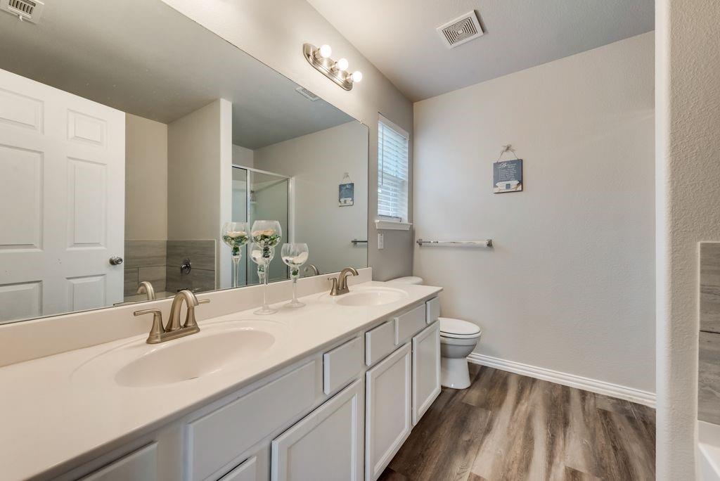 6916 Derbyshire Drive, Fort Worth, TX 76137