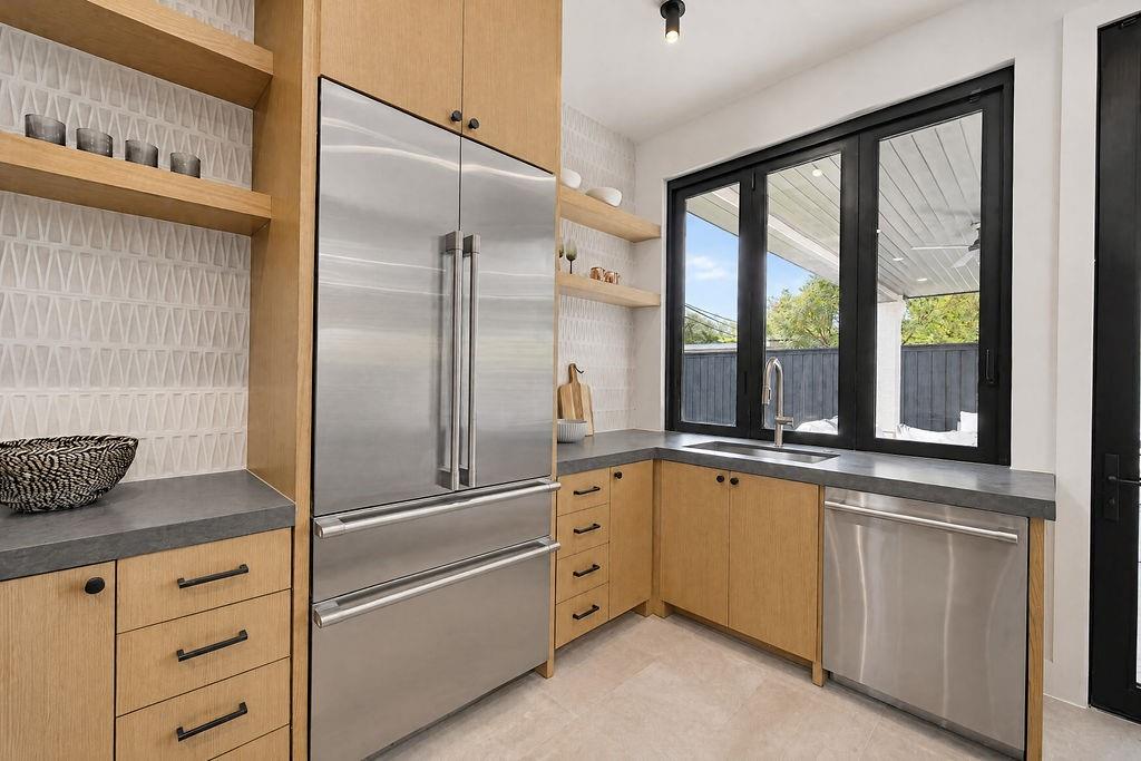 Unpack fresh ingredients and whip up daily snacks with ease using high-end stainless steel appliances and deep built-in storage