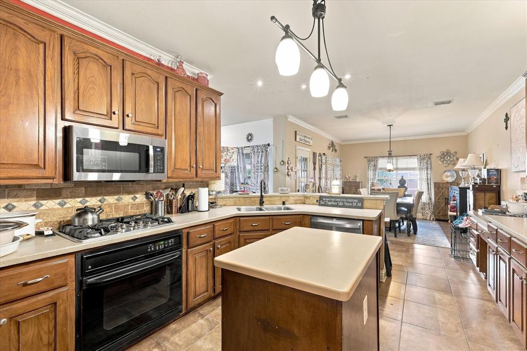 1906 Chapel Cove, Rowlett, TX 75088