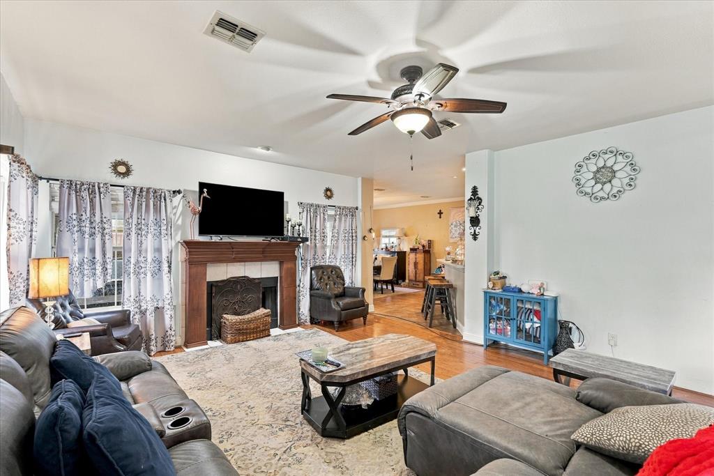Clean and convenient gas fire place!