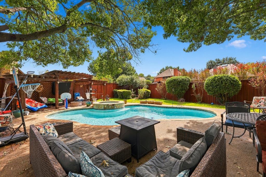 1906 Chapel Cove, Rowlett, TX 75088