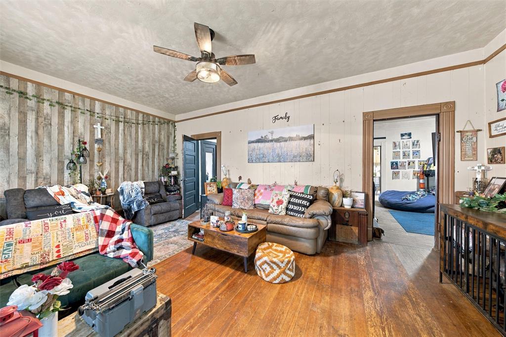 2183 Greig Drive, Robinson, TX 76706
