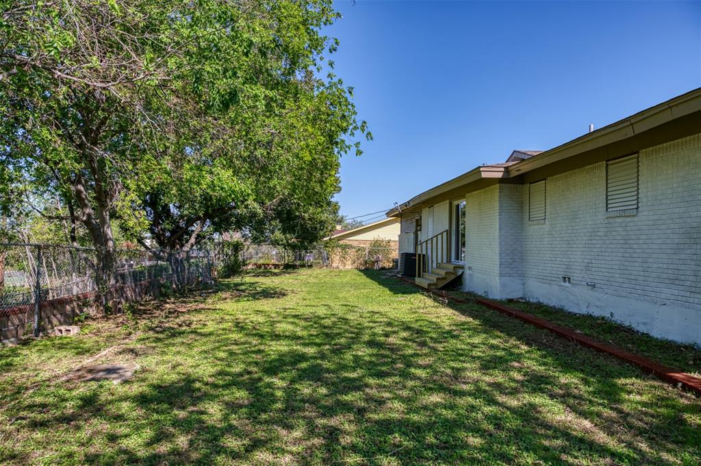4516 Rolling Hills Drive, Fort Worth, TX 76119
