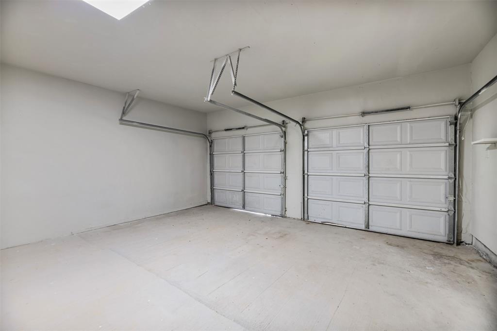 4516 Rolling Hills Drive, Fort Worth, TX 76119