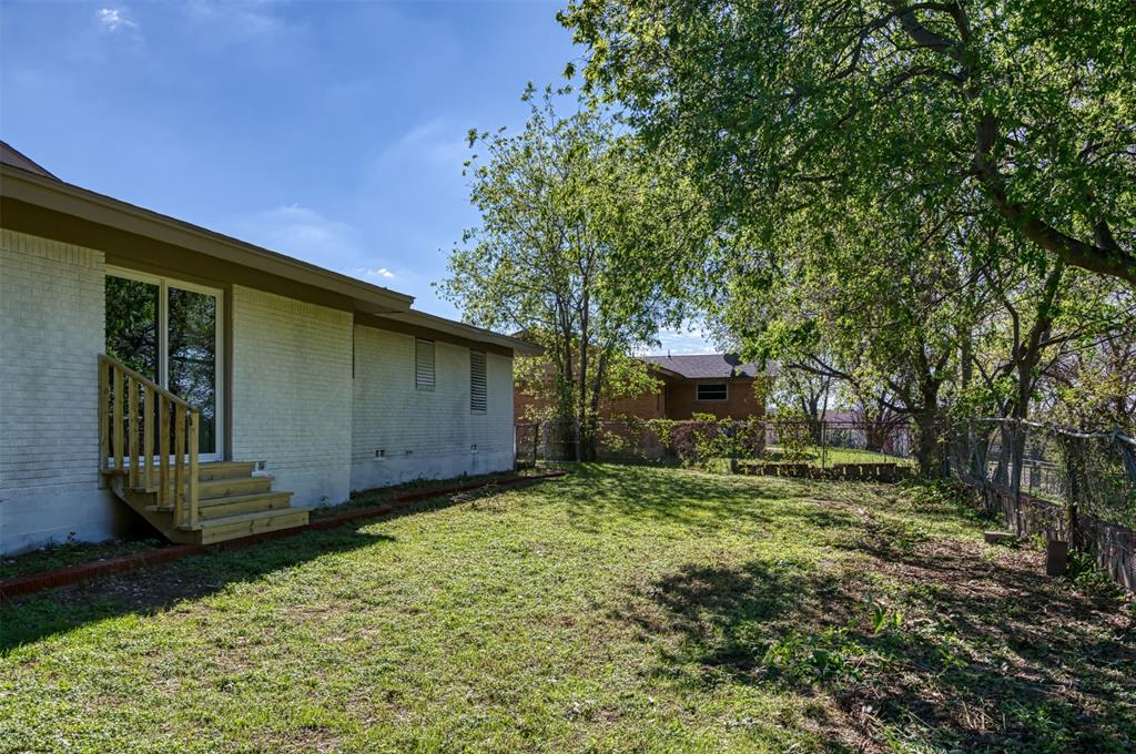 4516 Rolling Hills Drive, Fort Worth, TX 76119