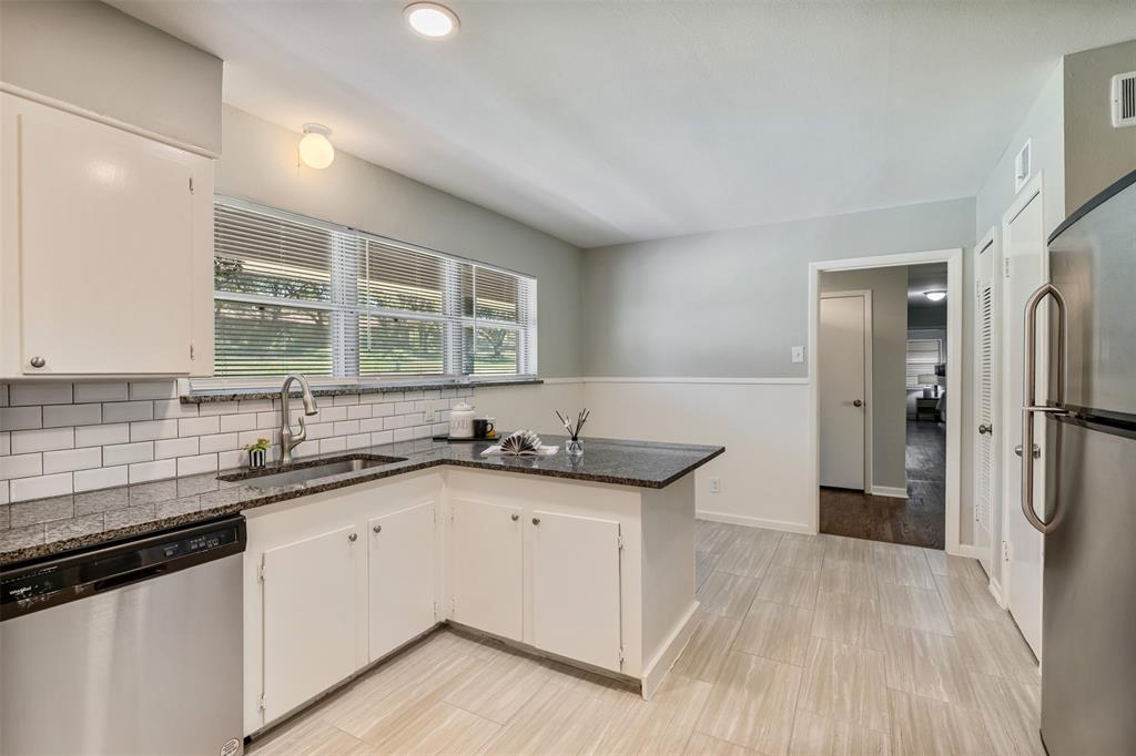 4516 Rolling Hills Drive, Fort Worth, TX 76119