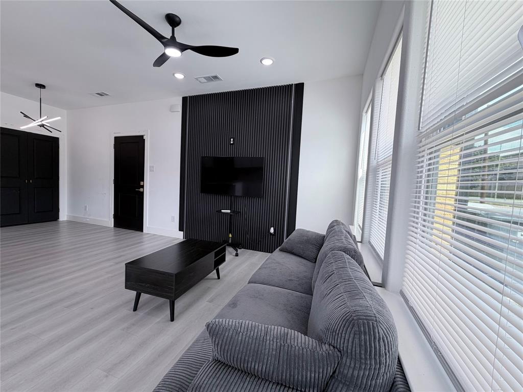 3301 Garden Lane, Dallas, TX 75215
